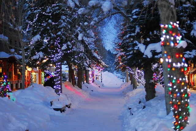 6 Best Places to Visit in USA for Christmas | TravelOmama