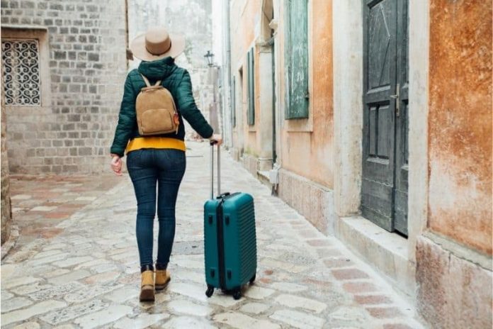 Tips To Travel On A Budget: If you want to enjoy travel in less expense, then follow these 5 tips, there will be no wastage of money