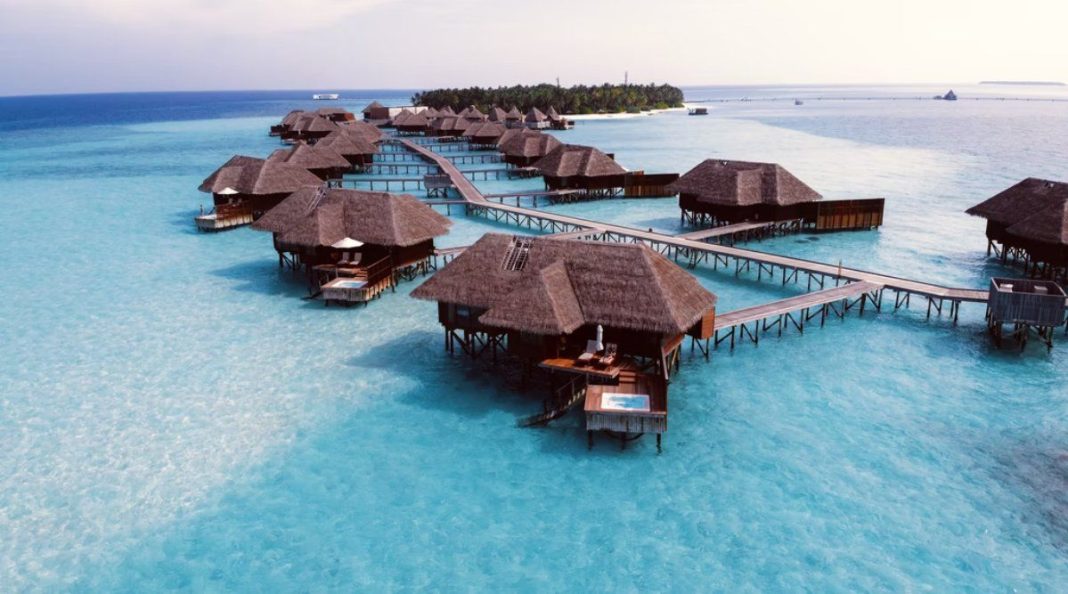 TRAVEL Tips! Follow these budget friendly tips today to enjoy full on like celebrities in Maldives